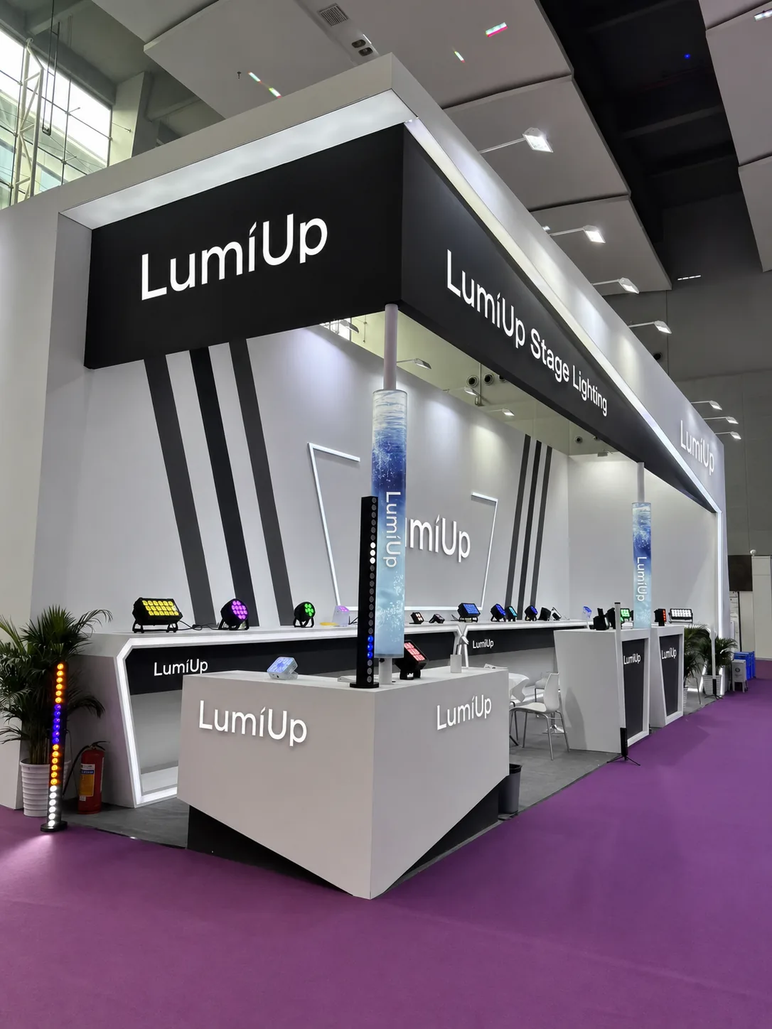 LumiUp Stage Lighting exhibition booth displaying battery-powered event lighting products