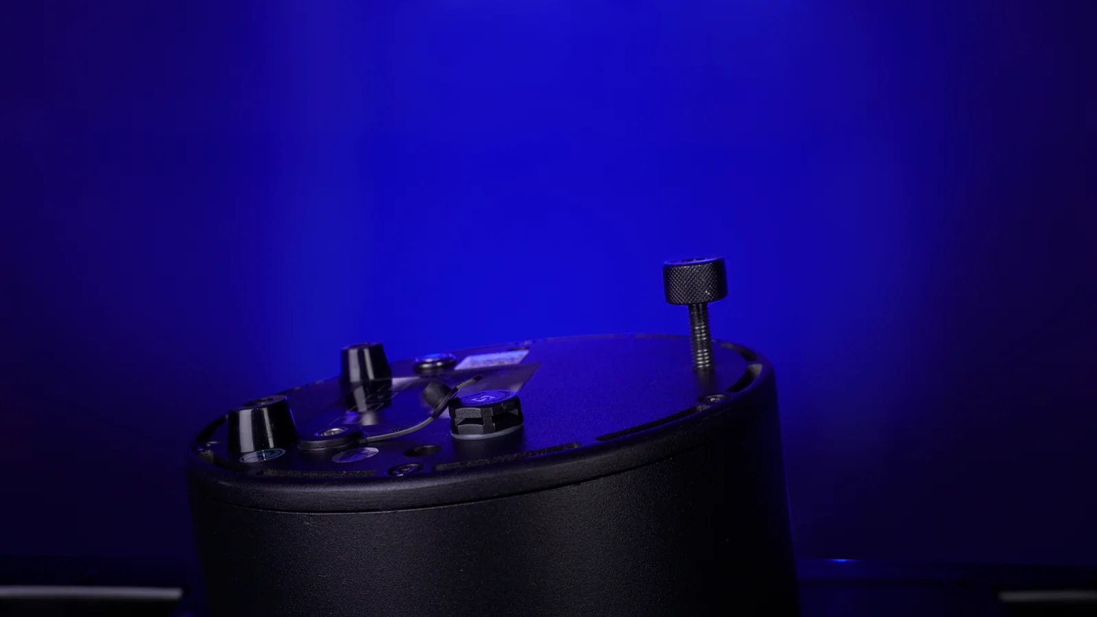 Close-up of the LumiUp Aqua P6 lower adjustment points and support screw