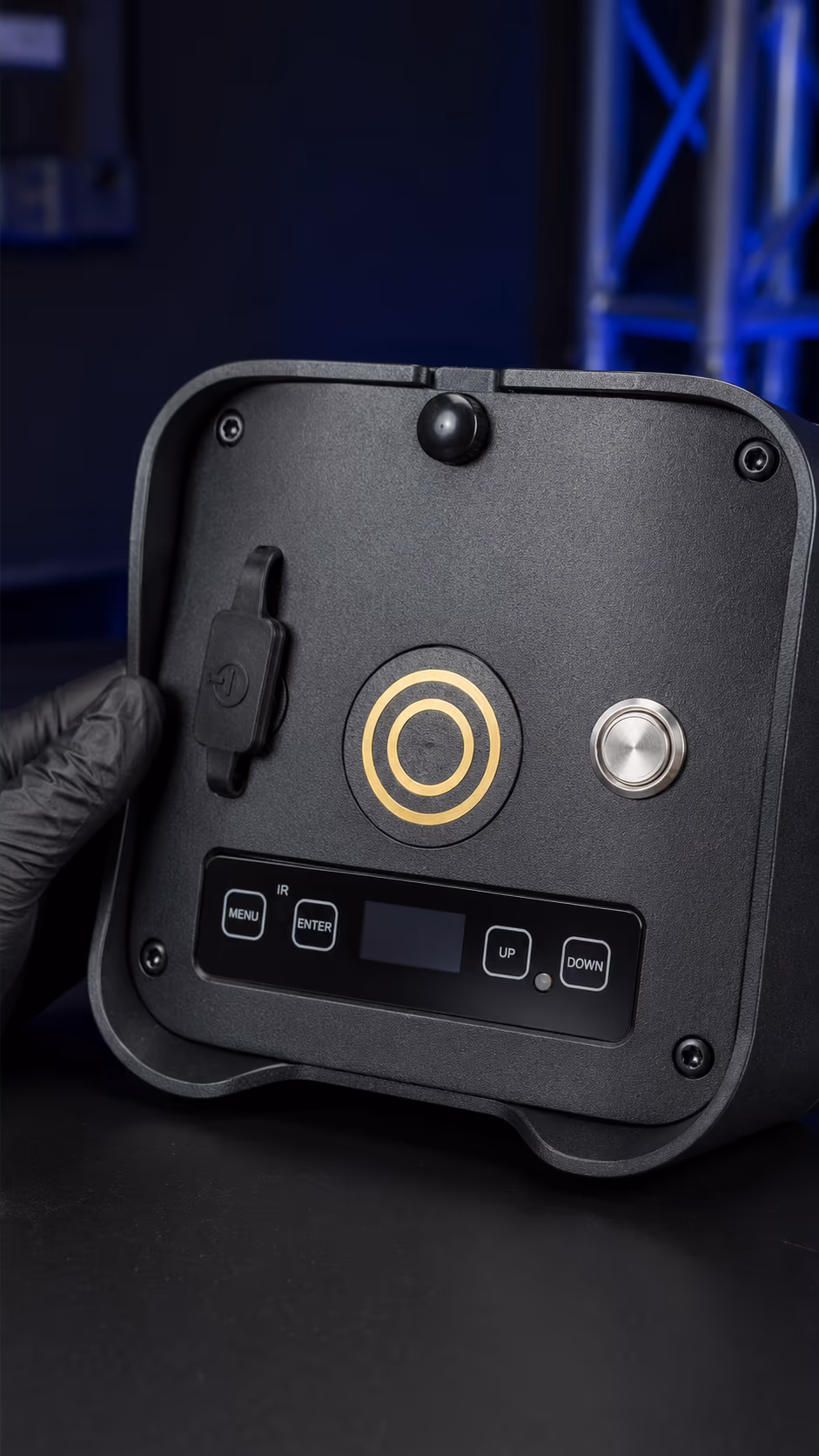Charging contact area on the bottom of the LumiUp Aqua P9X
